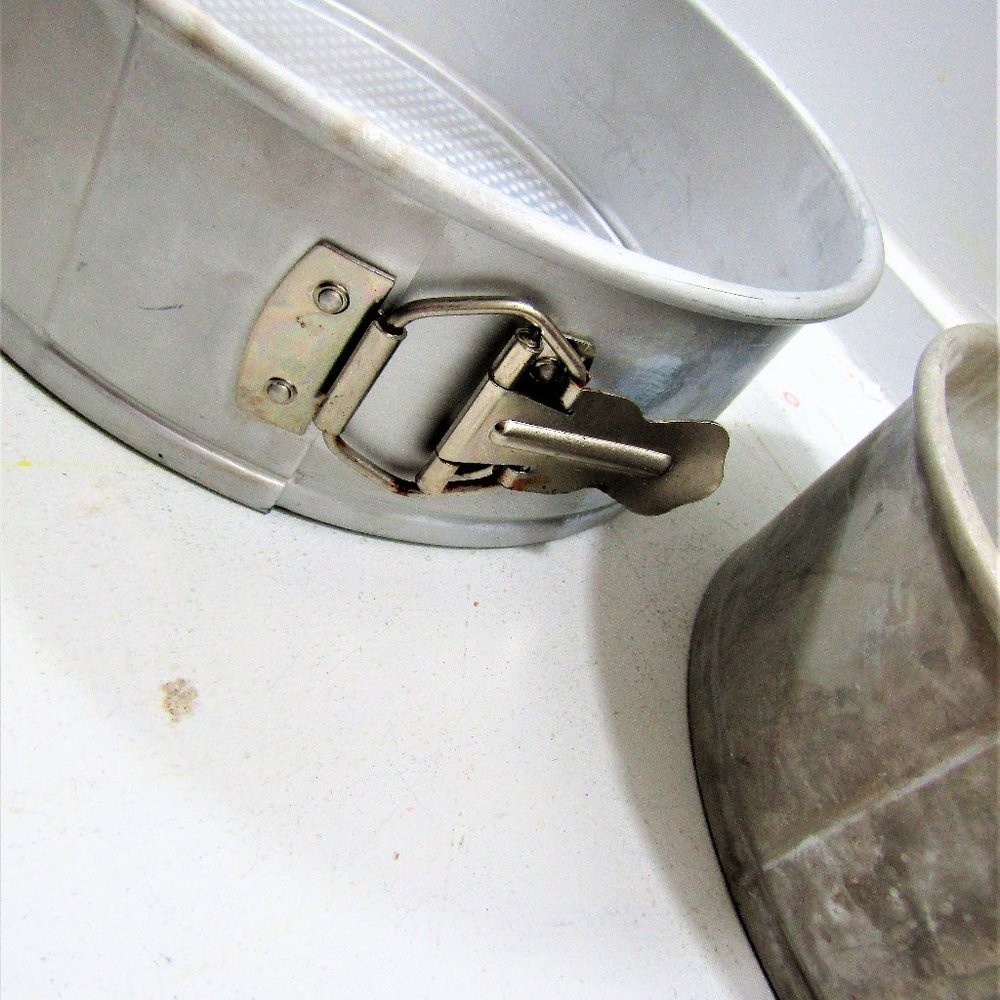 Three Springform Cheesecake Pans - Picture 4 of 8